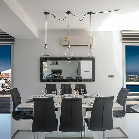 Saranta Gold - Exquisite 3 Bedroom With Private Pool And Panoramic Views Protaras
