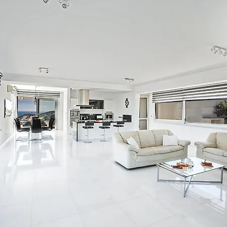 Saranta Gold - Exquisite 3 Bedroom With Private Pool And Panoramic Views Protaras