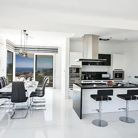 Villa Saranta Gold - Exquisite 3 Bedroom With Private Pool And Panoramic Views Protaras